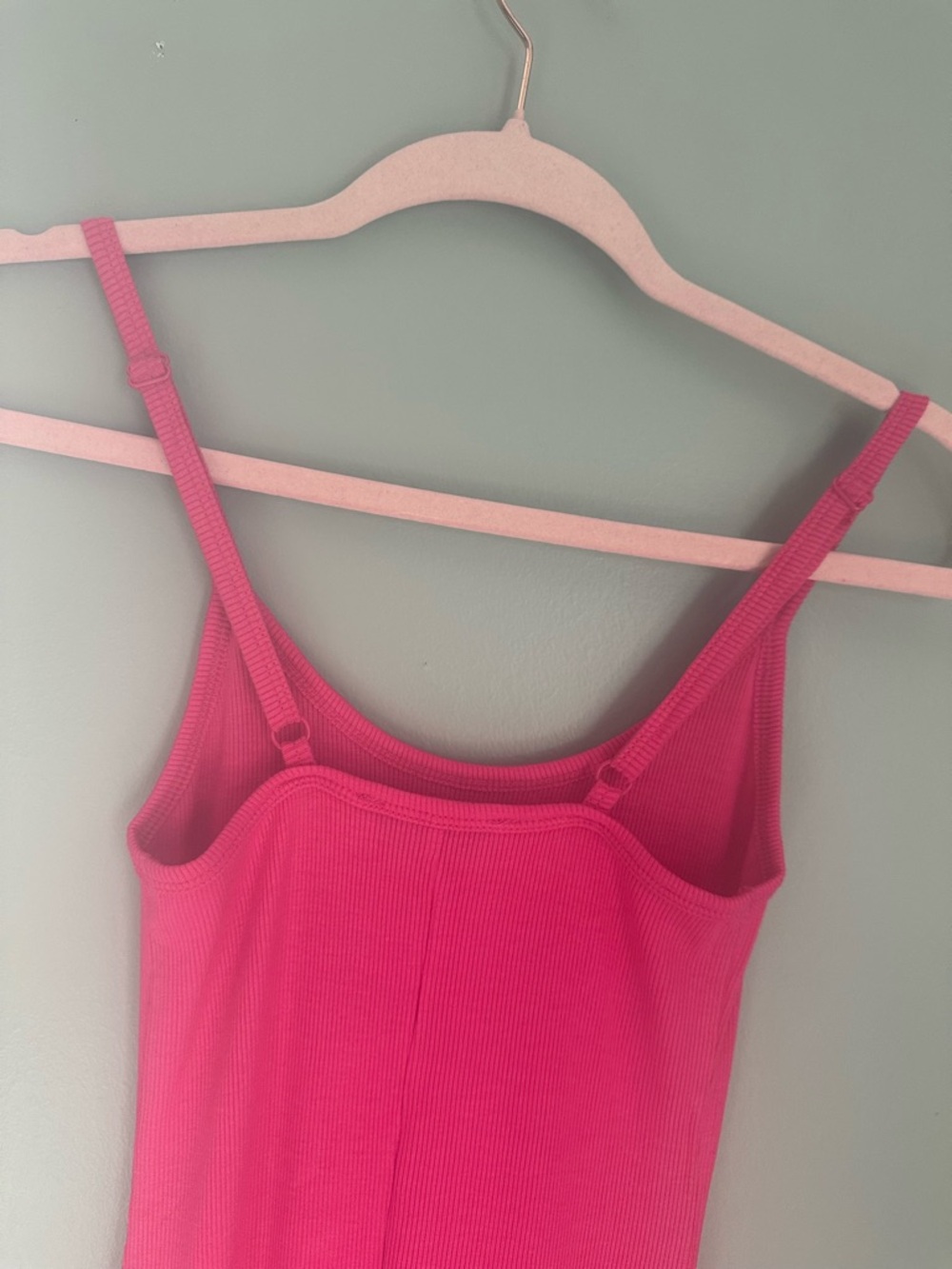 ⭐️ZENANA RIBBED BODYCON MIDI HOT PINK DRESS - Picture 5 of 8